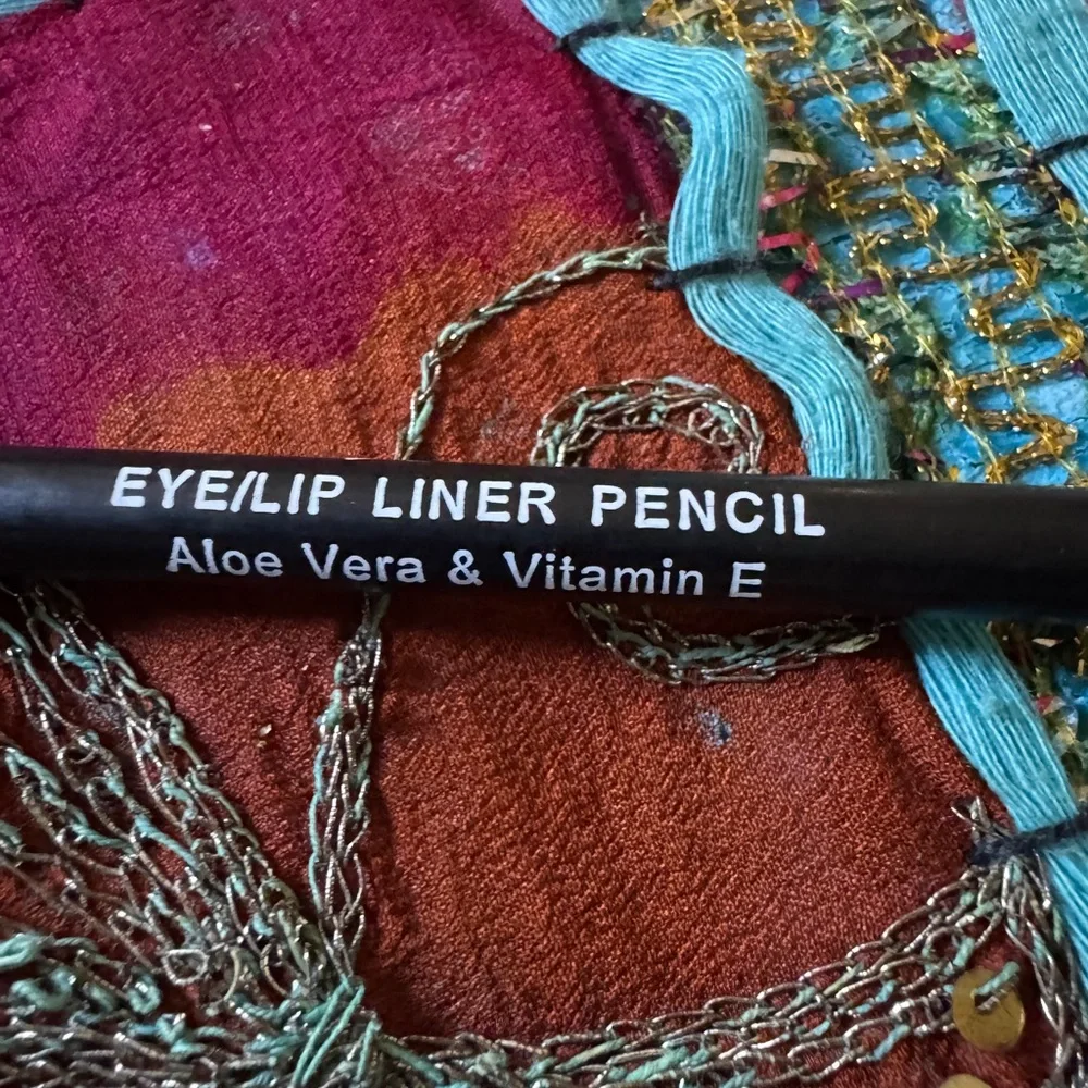 Ultimatte Lipstick and eyeliner Set